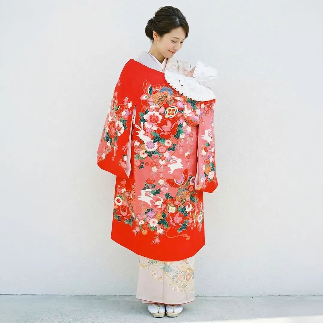 お宮参り産着／赤地に鼓とうさぎの祝い着／女児 | お宮参りの産着