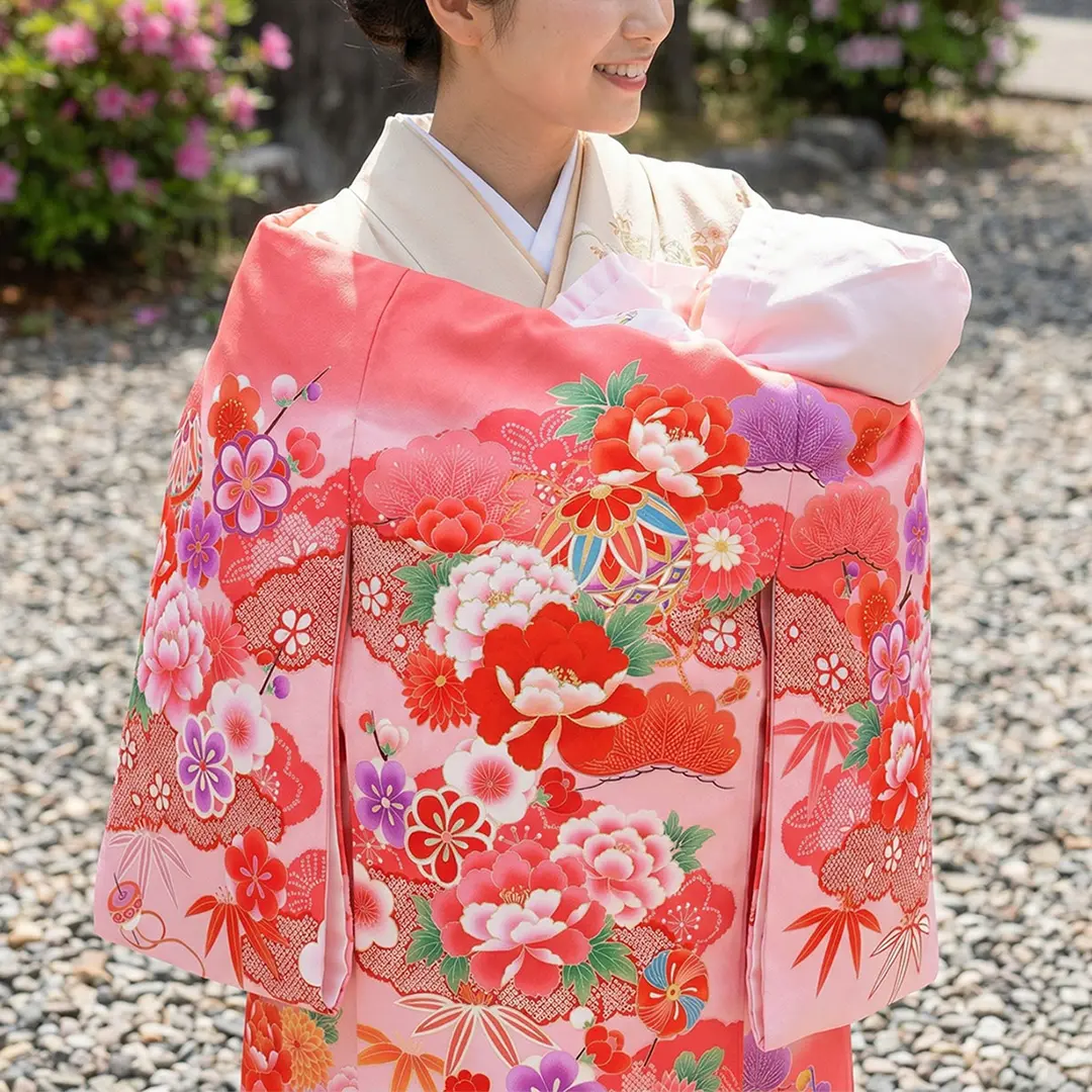 お宮参り産着／ピンク地に牡丹と笠松、鞠の祝い着／女児／着用イメージ