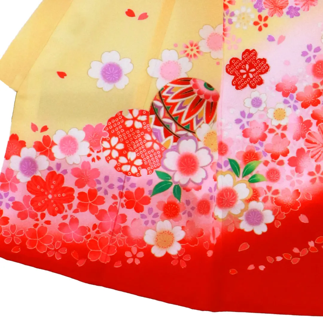 お宮参り産着／黄色地に鞠と花丸の祝い着／女児／左裾詳細