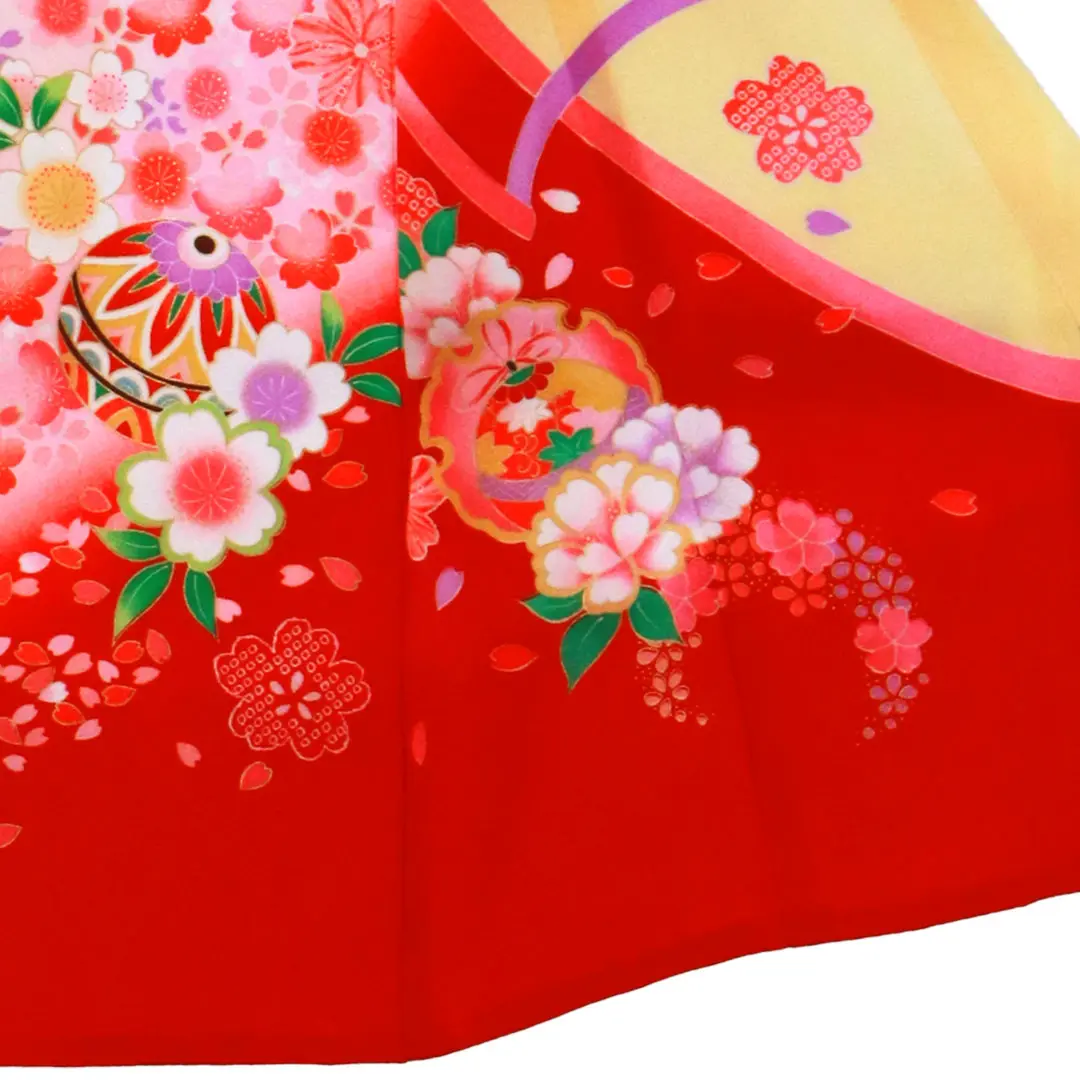 お宮参り産着／黄色地に鞠と花丸の祝い着／女児／右裾詳細