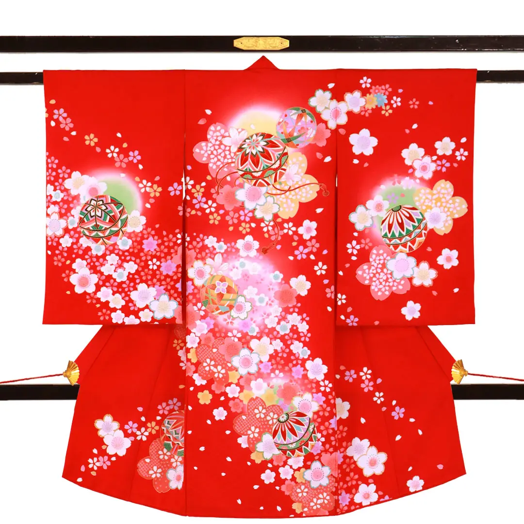 お宮参り産着／赤地に桜と鞠の祝い着／女児／正面