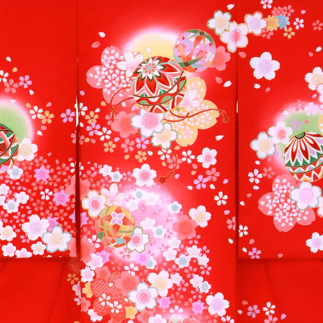 お宮参り産着／赤地に桜と鞠の祝い着／女児／背中詳細