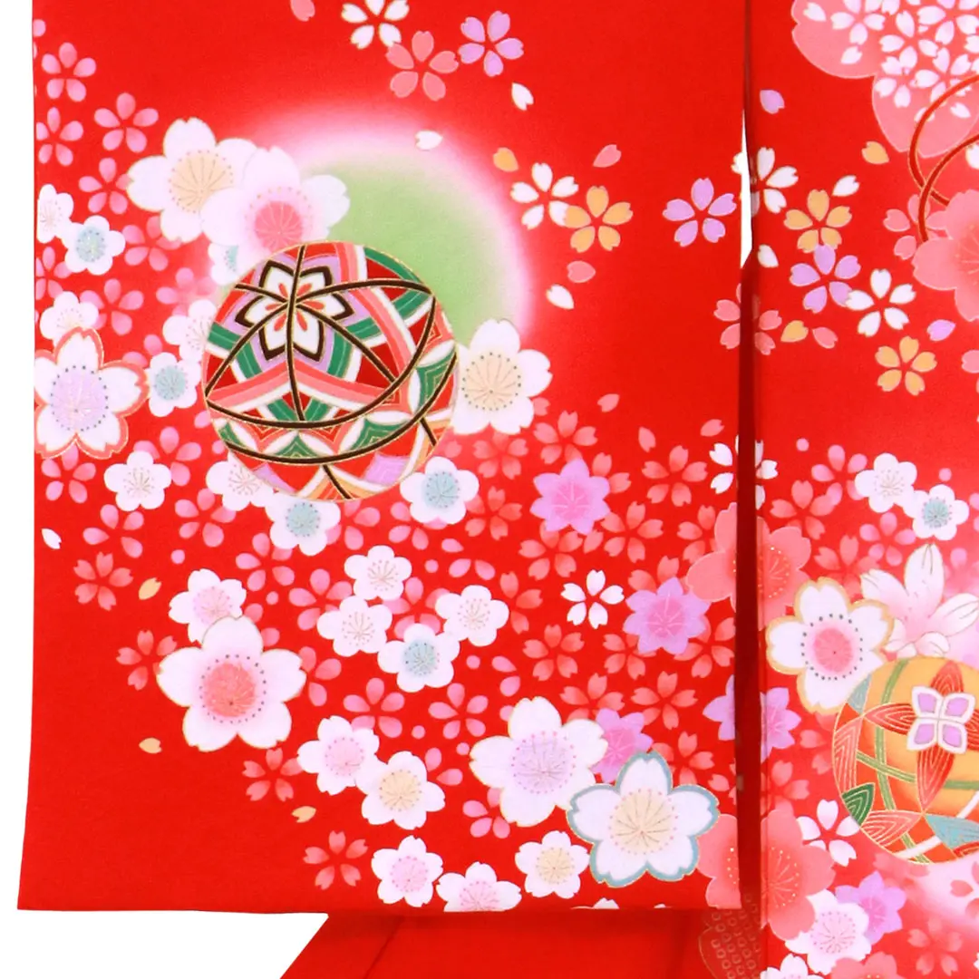 お宮参り産着／赤地に桜と鞠の祝い着／女児／左袖詳細