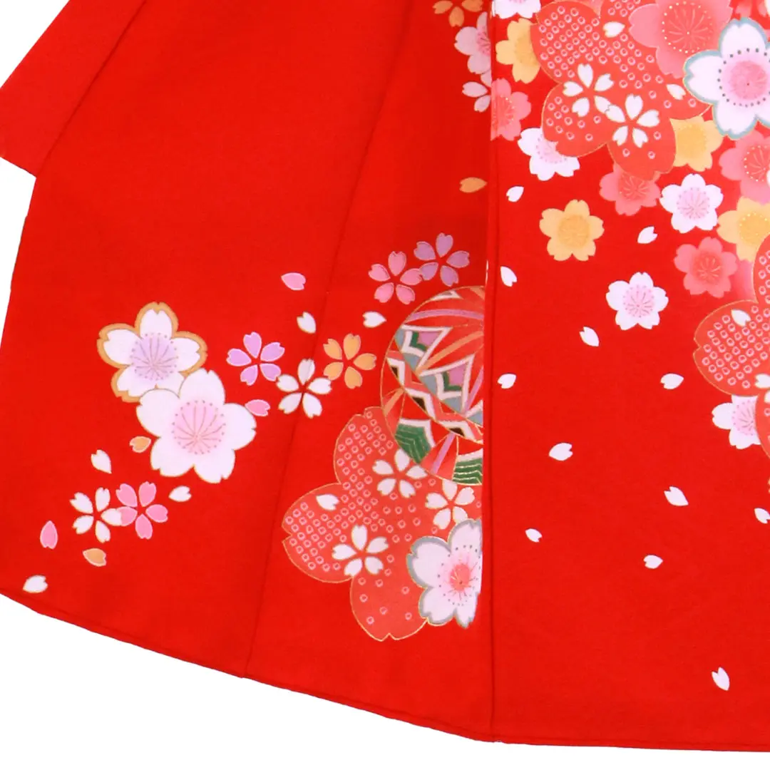お宮参り産着／赤地に桜と鞠の祝い着／女児／左裾詳細