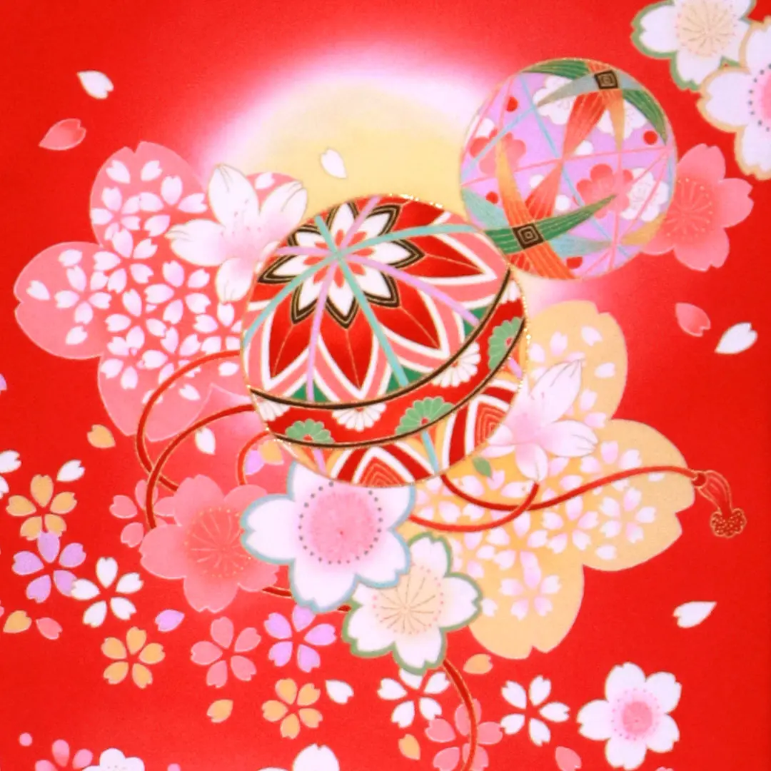 お宮参り産着／赤地に桜と鞠の祝い着／女児／背中の柄詳細