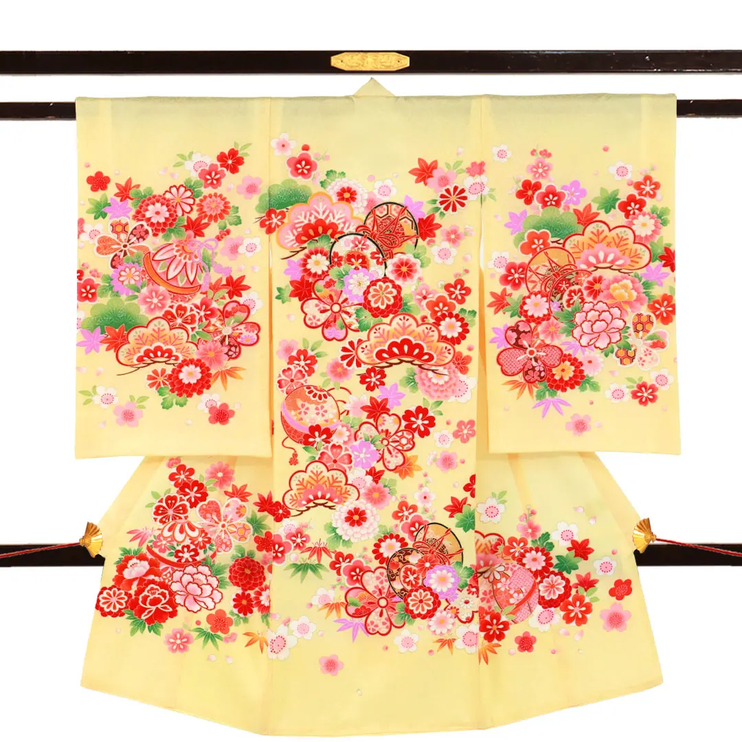 クリーム地に鼓と花尽くしの祝い着（産着）