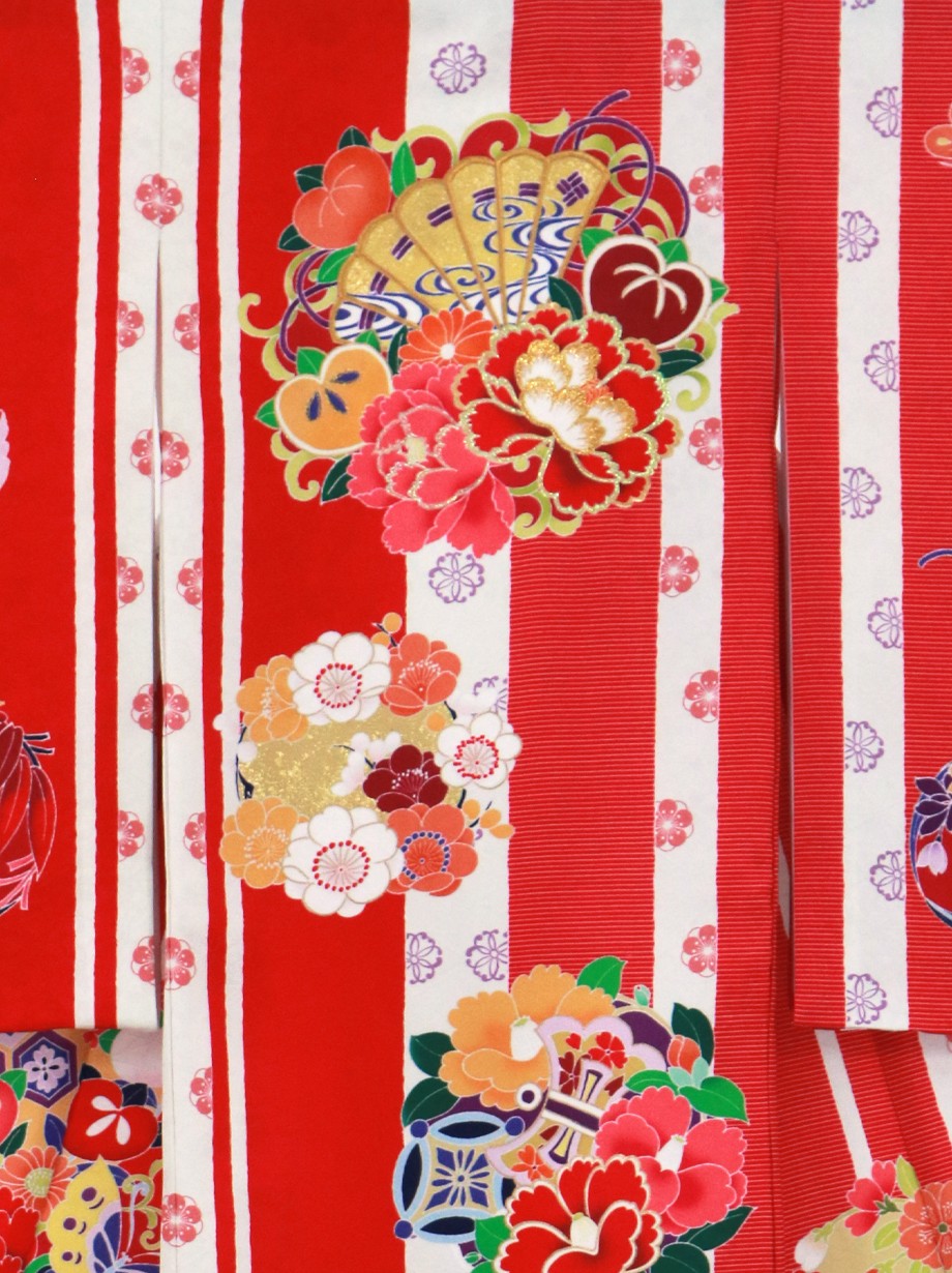 紅白の子持ち縞に花の丸文と吉祥柄の祝い着（産着）／女児