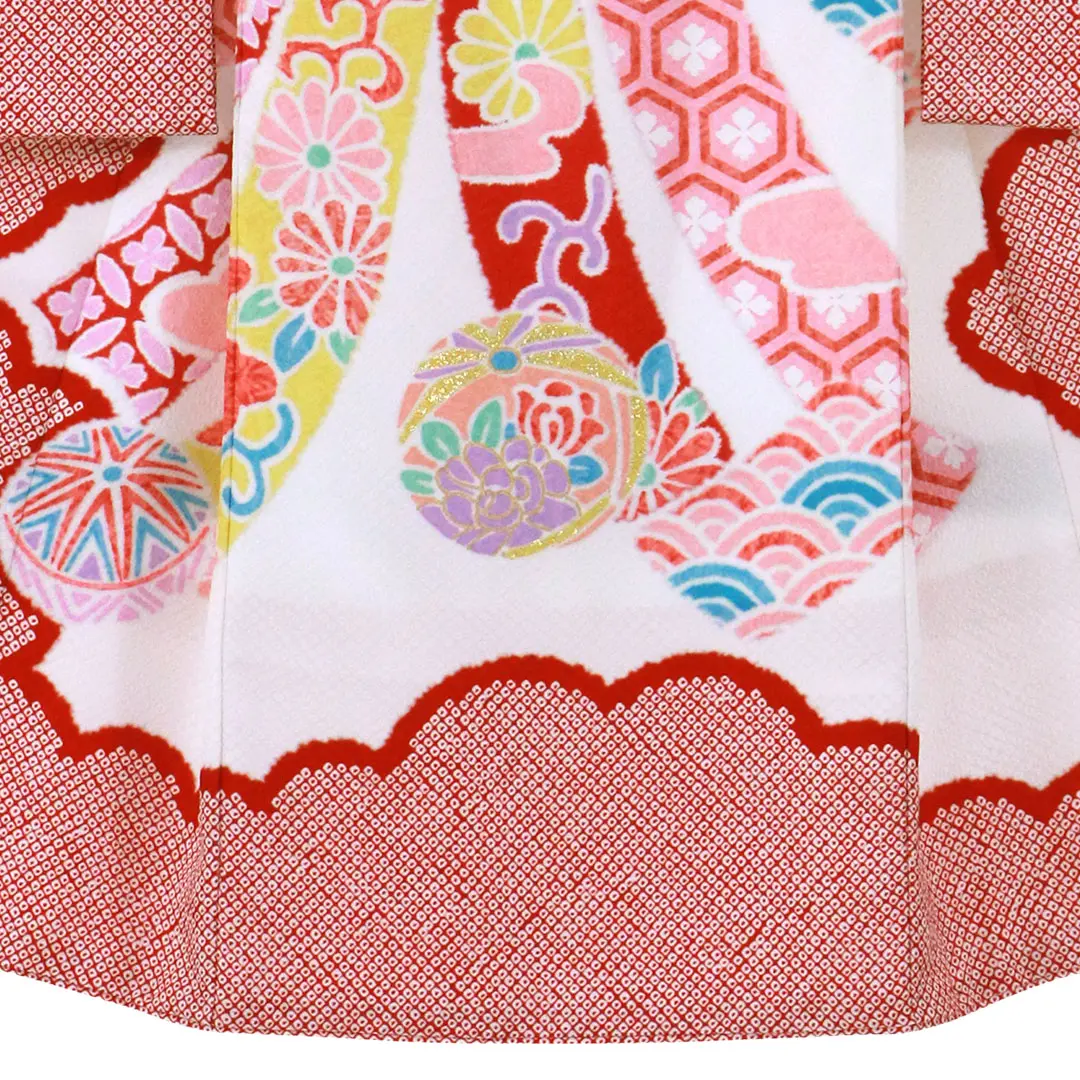 お宮参り産着／赤の染め疋田に束ね熨斗の祝い着／女児／裾中央詳細