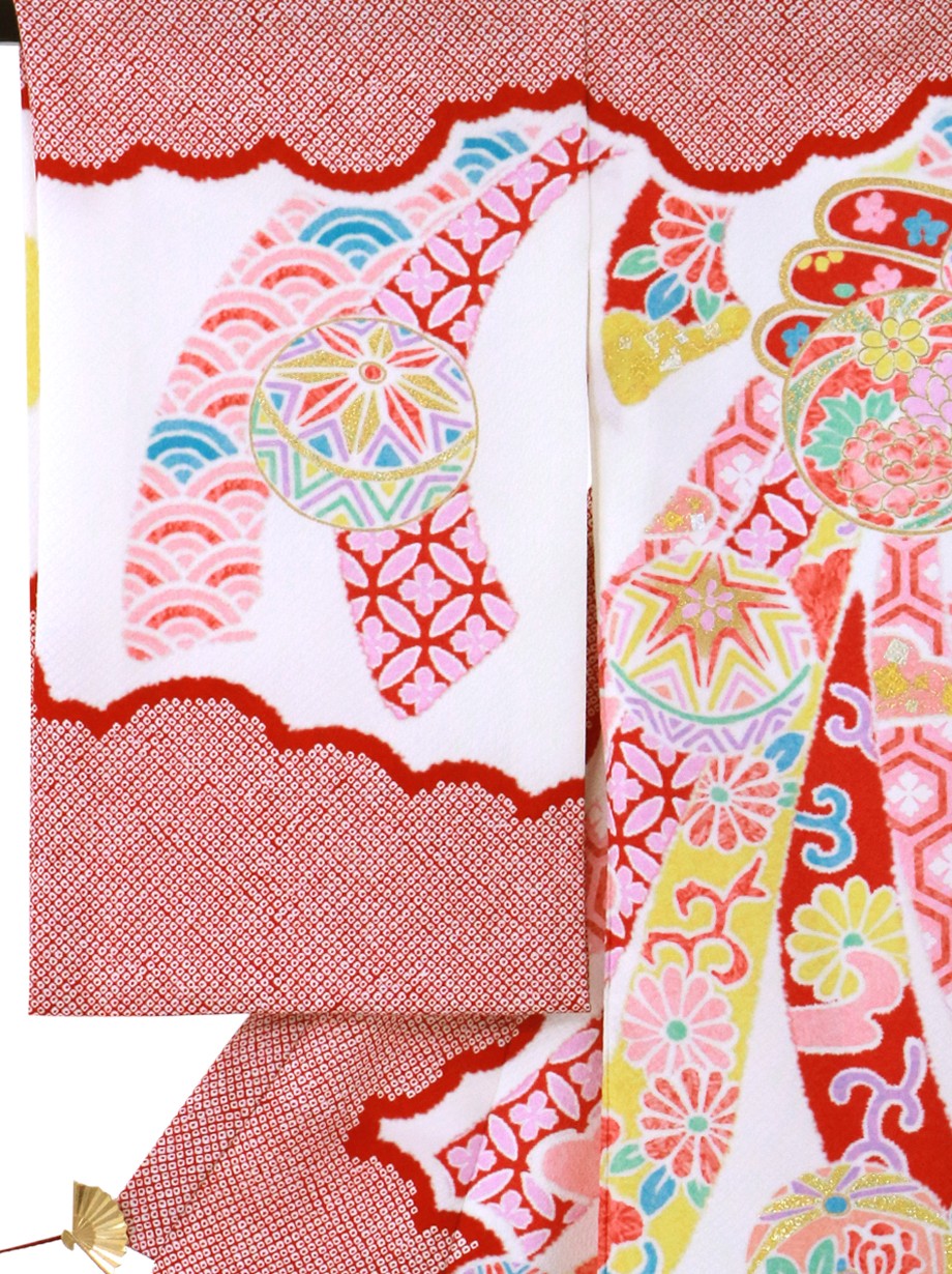 お宮参り産着／赤の染め疋田に束ね熨斗の祝い着／女児／左袖詳細