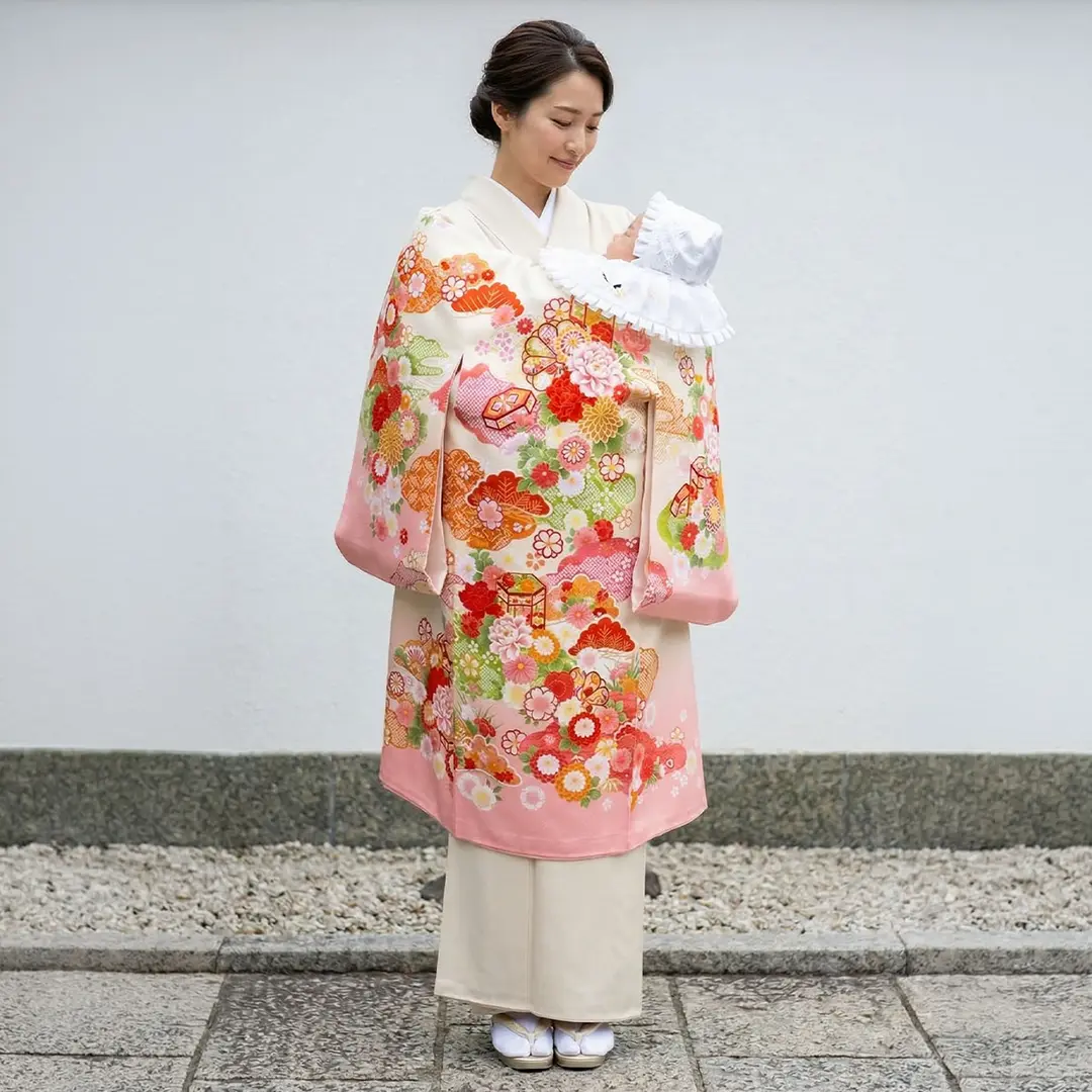 お宮参り産着／クリーム地に牡丹と貝桶、雲取りの祝い着／女児