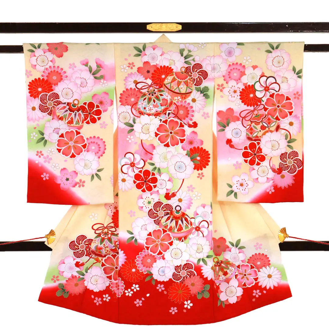 お宮参り産着／クリームイエローに鈴と花尽くしの祝い着／女児／正面