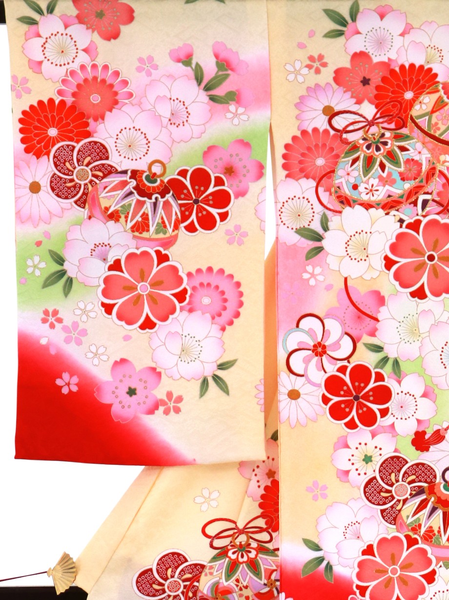 お宮参り産着／クリームイエローに鈴と花尽くしの祝い着／女児／左袖詳細