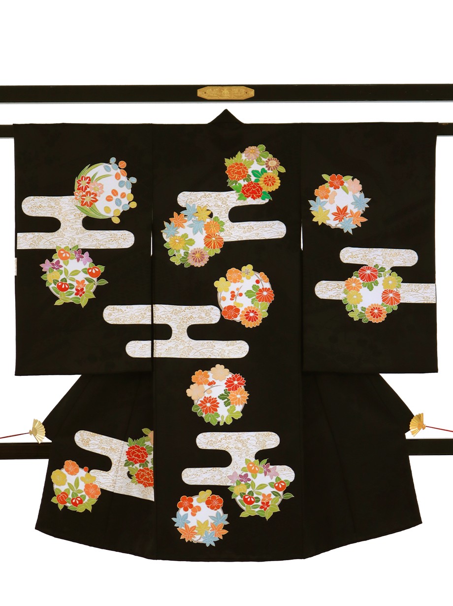 黒地に花の丸文とヱ霞の祝い着（産着）／女児