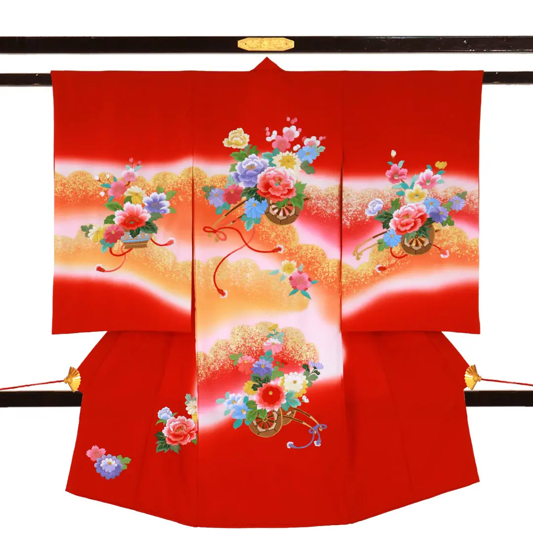 お宮参り産着／【総刺繍】 赤地に花車の祝い着／女児／正面