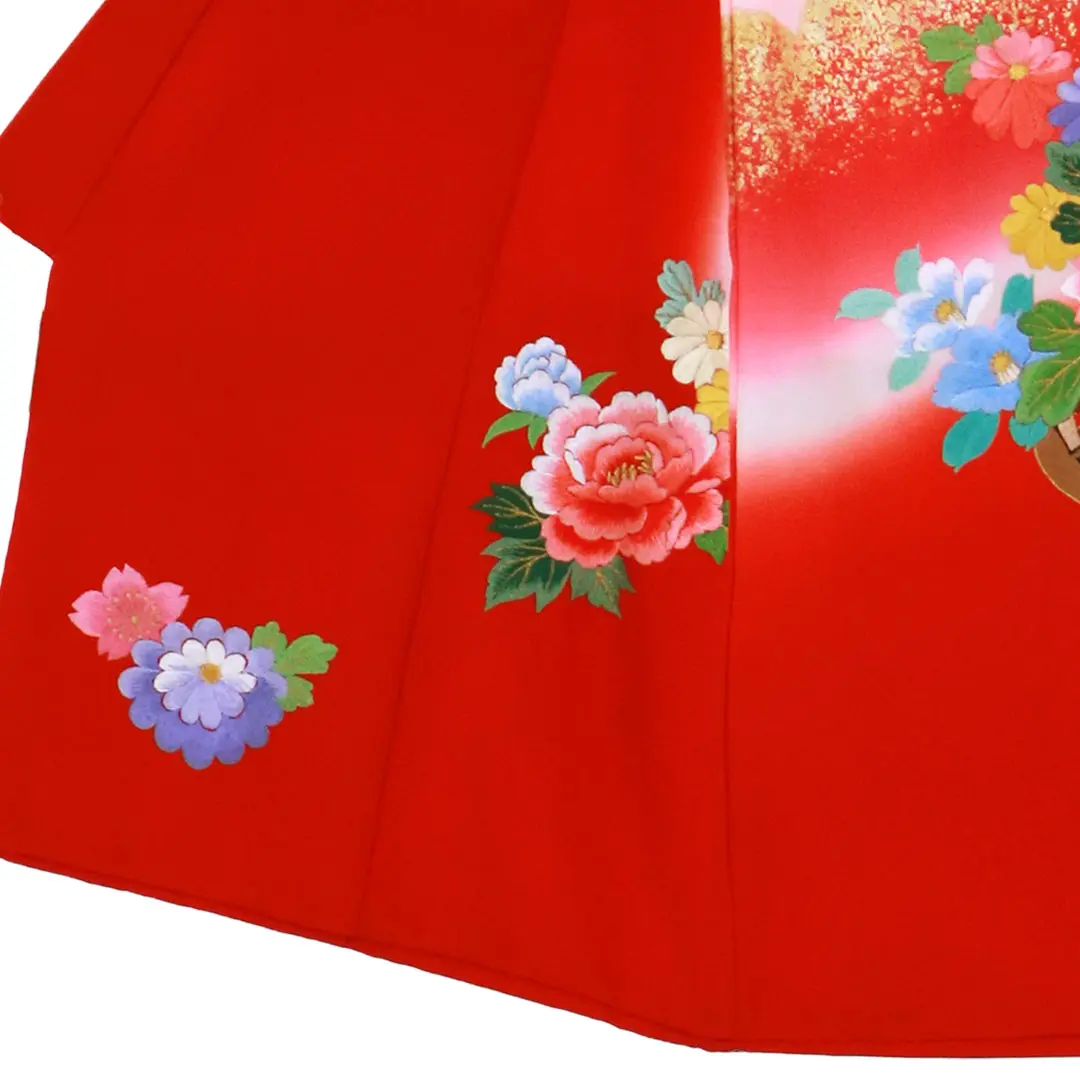 お宮参り産着／【総刺繍】 赤地に花車の祝い着／女児／左裾詳細