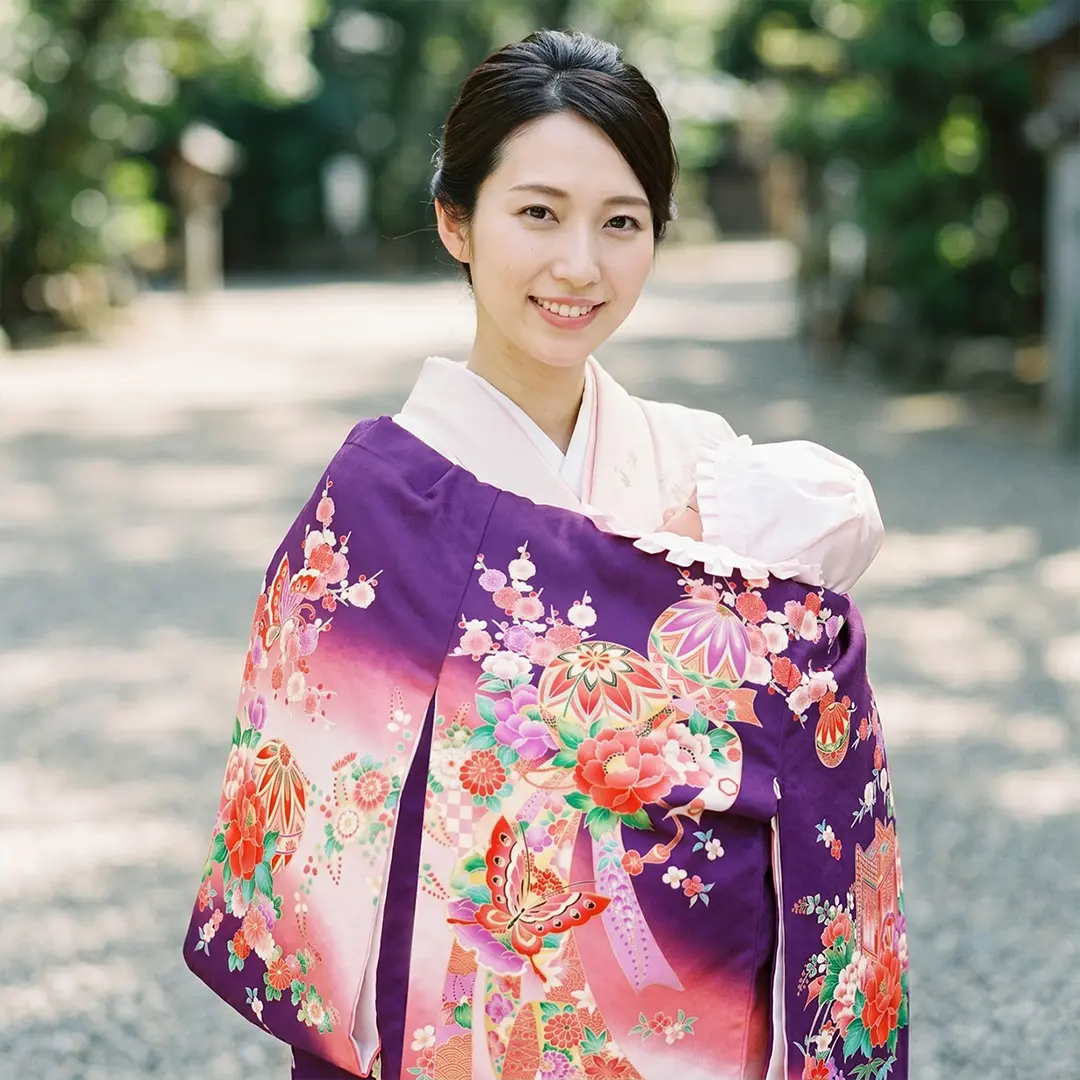 掛け着　お宮参り　祝い着　　産着　蝶 お宮参り産着レンタル／紫地に鞠と蝶の祝い着／女児 | お宮参りの産着