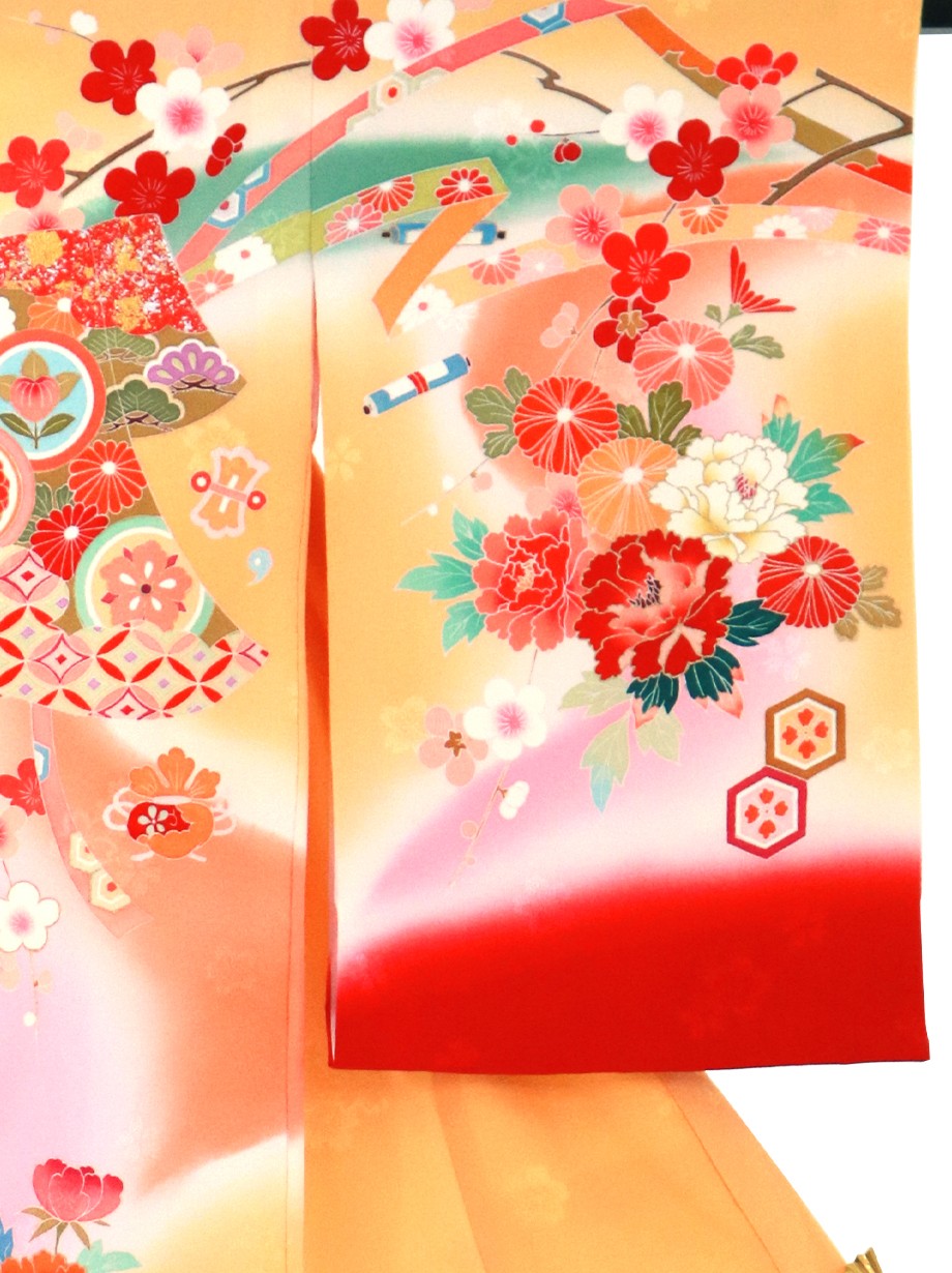橙と赤の熨斗目に誰が袖文の祝い着（産着）／女児