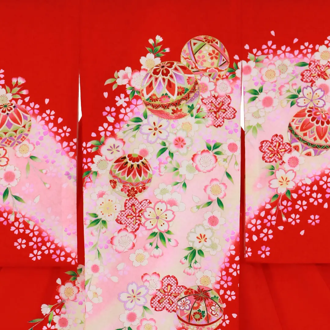 お宮参り産着／赤地に鞠としだれ桜の祝い着／女児／背中詳細