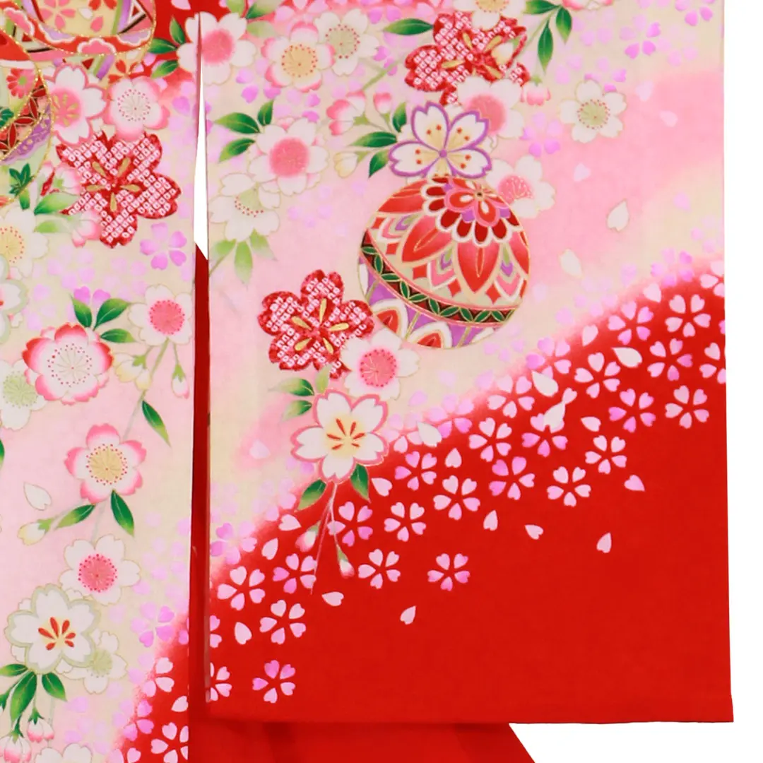 お宮参り産着／赤地に鞠としだれ桜の祝い着／女児／右袖詳細