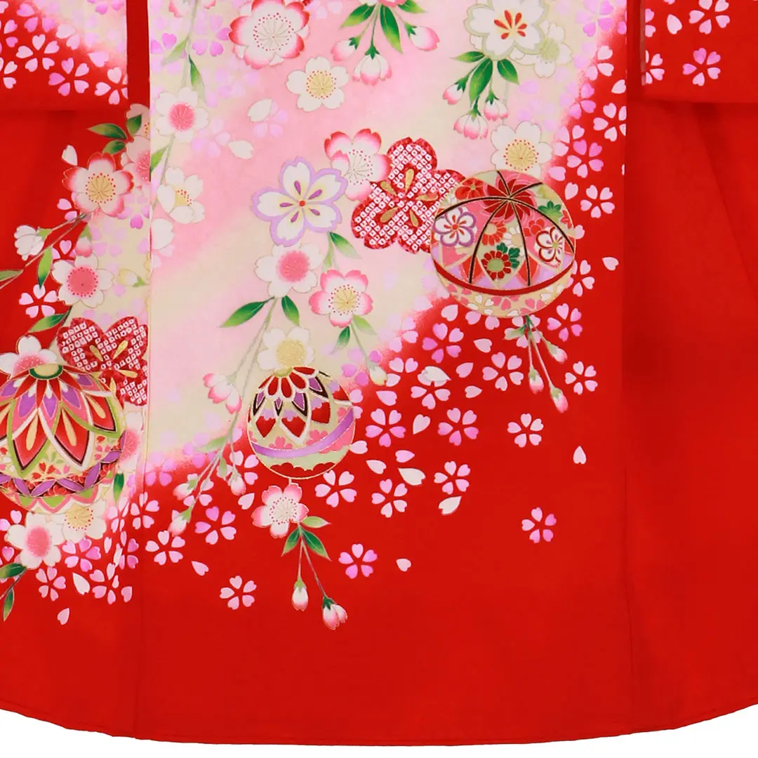お宮参り産着／赤地に鞠としだれ桜の祝い着／女児／裾中央詳細