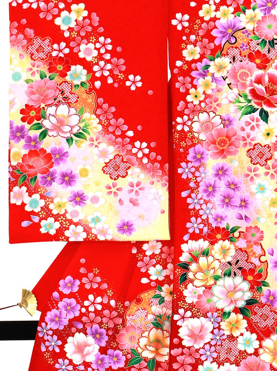 お宮参り産着／赤地に花と雪輪の祝い着／女児／左袖詳細