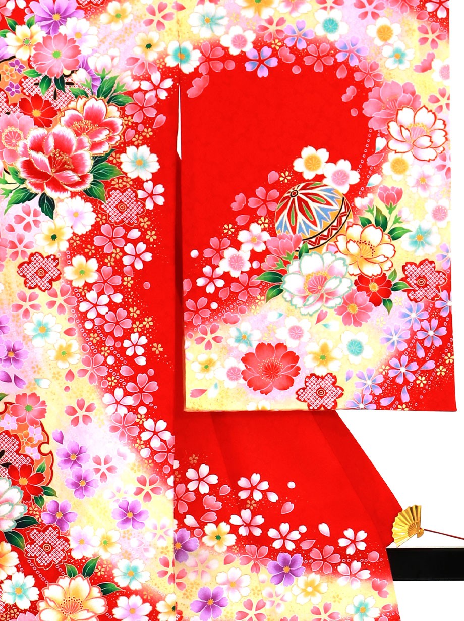 お宮参り産着／赤地に花と雪輪の祝い着／女児／右袖詳細