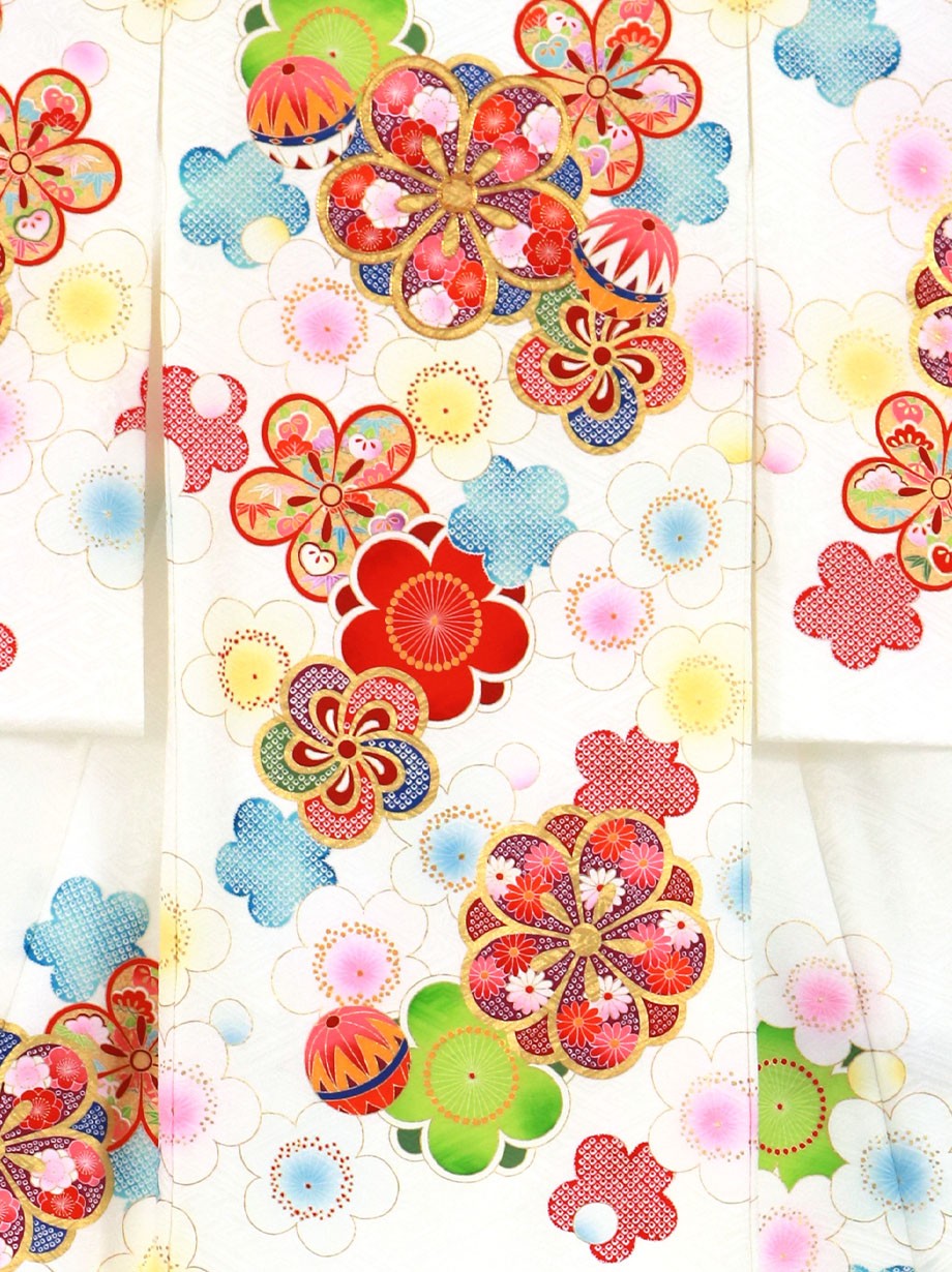 白地に梅と鞠の祝い着（産着）／女児