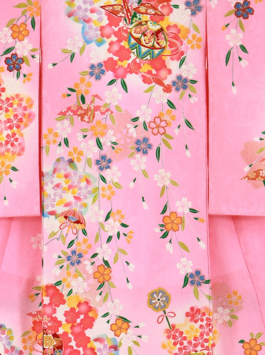 お宮参り産着／ピンク地にしだれ桜と鞠、折り鶴の祝い着／女児／背中詳細