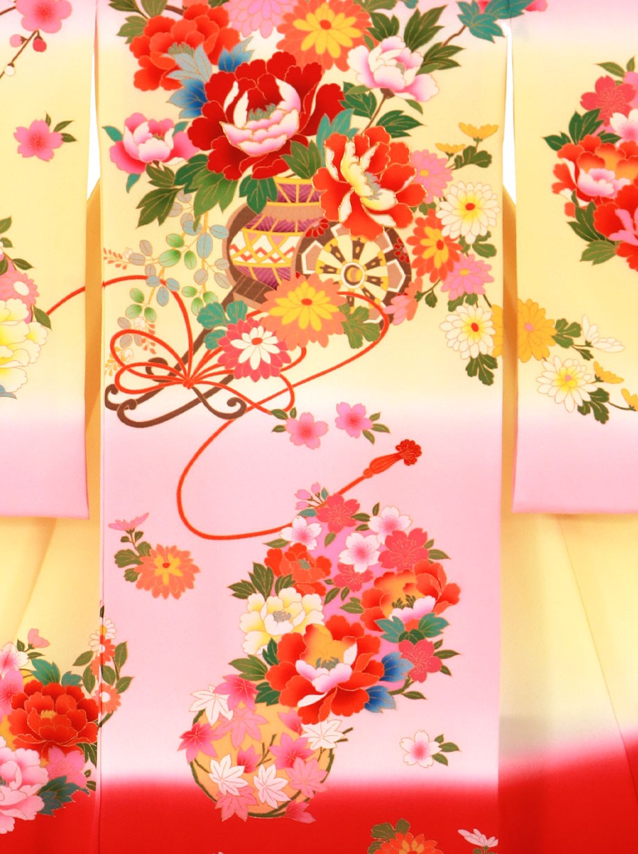 ピンクとクリームの地に花車の祝い着（産着）／女児