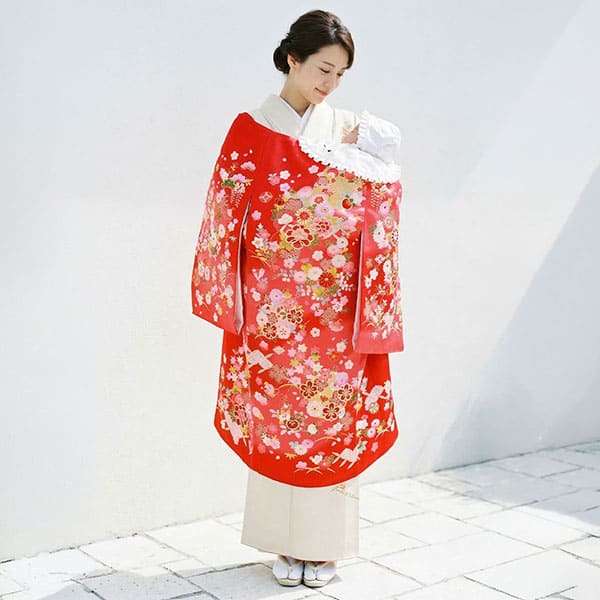 お宮参り産着／赤地に七宝柄と花尽くしの祝い着／女児