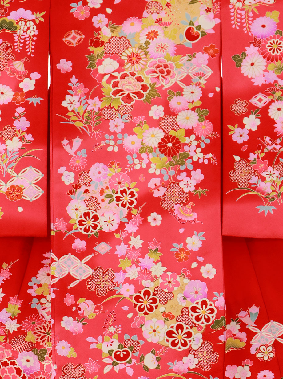 お宮参り産着／赤地に七宝柄と花尽くしの祝い着／女児／背中詳細