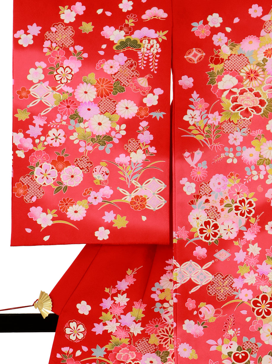 お宮参り産着／赤地に七宝柄と花尽くしの祝い着／女児／左袖詳細