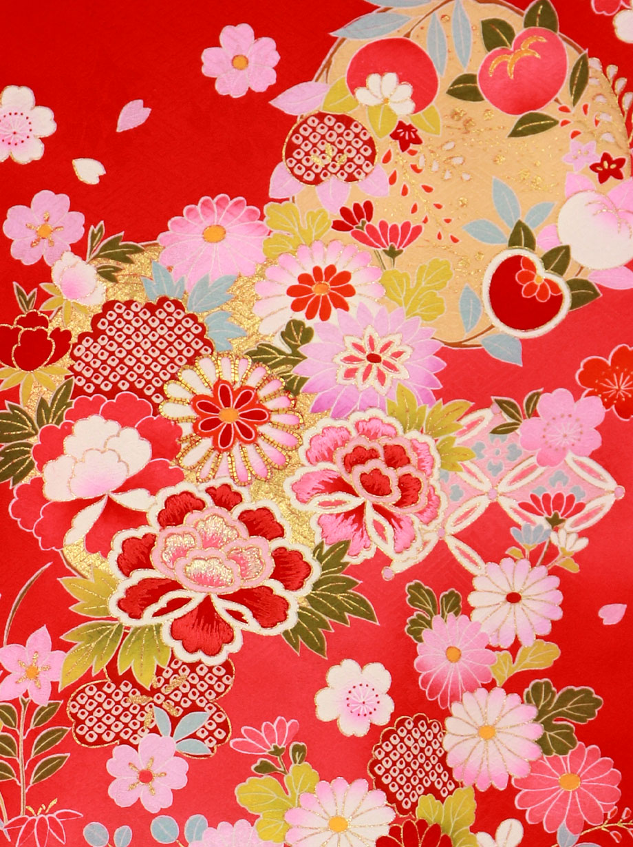 お宮参り産着／赤地に七宝柄と花尽くしの祝い着／女児／背中の柄詳細