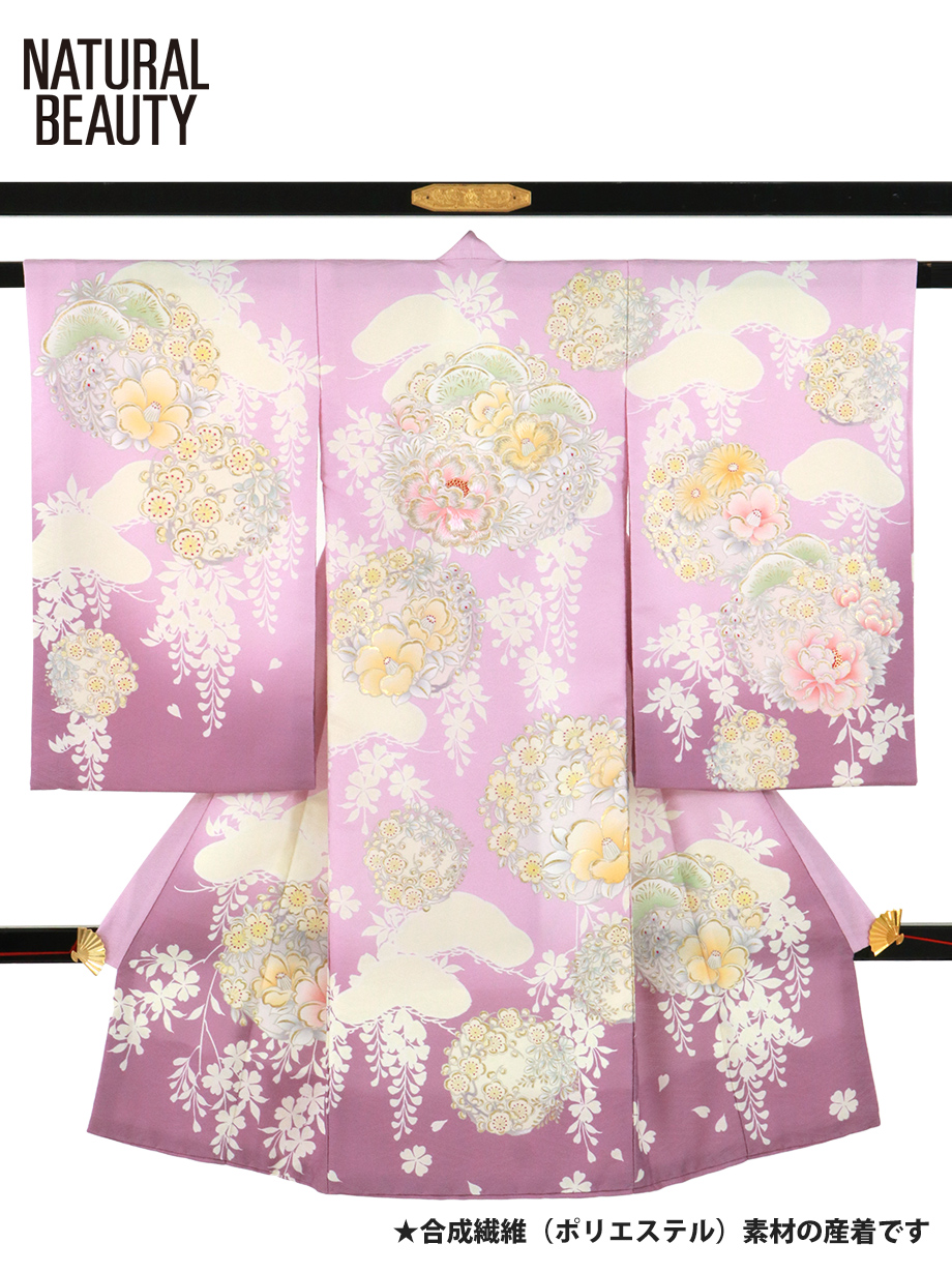 《NATURAL BEAUTY》パープルに牡丹と椿、梅の祝い着（産着）／女児（ポリエステル）