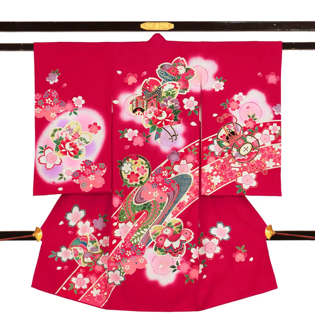 お宮参り産着／紅赤地に御所車と桜の祝い着／女児／正面
