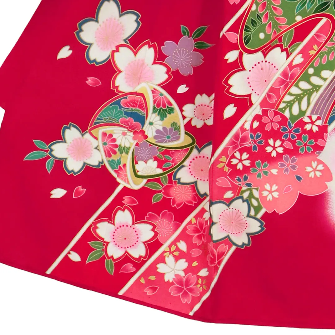 お宮参り産着／紅赤地に御所車と桜の祝い着／女児／左裾詳細