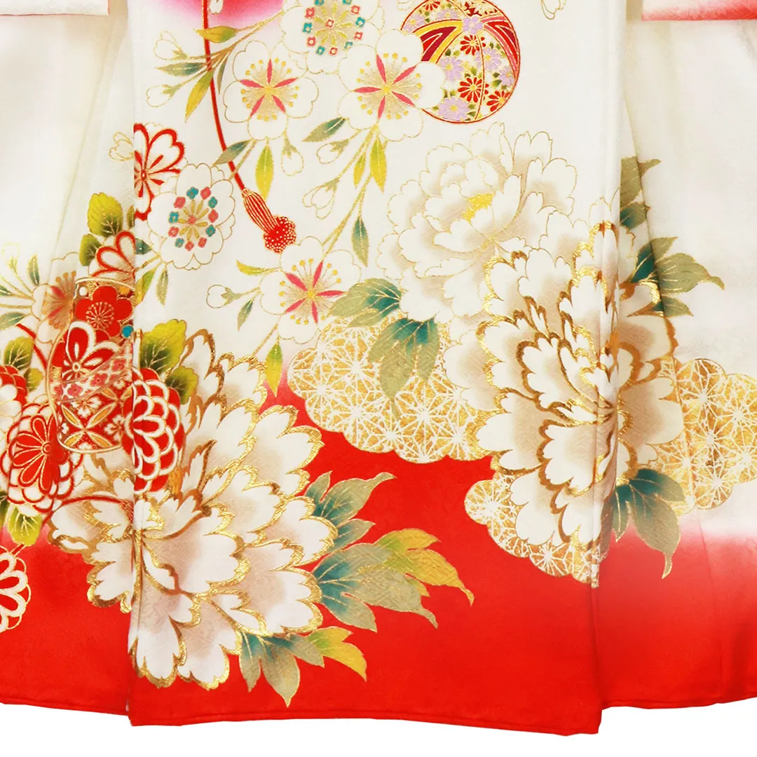 お宮参り産着／白地に鞠と大輪の牡丹の祝い着／女児 | お宮参り