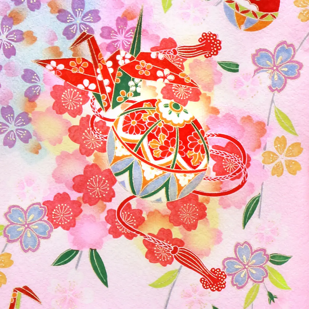 お宮参り産着／ピンク地にしだれ桜と鞠、折り鶴の祝い着／女児／右裾詳細