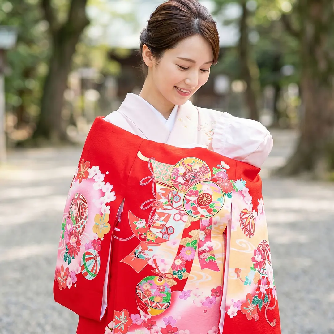 お宮参り産着レンタル／赤地に鞠と几帳、鼓の祝い着／女児 | お宮参り