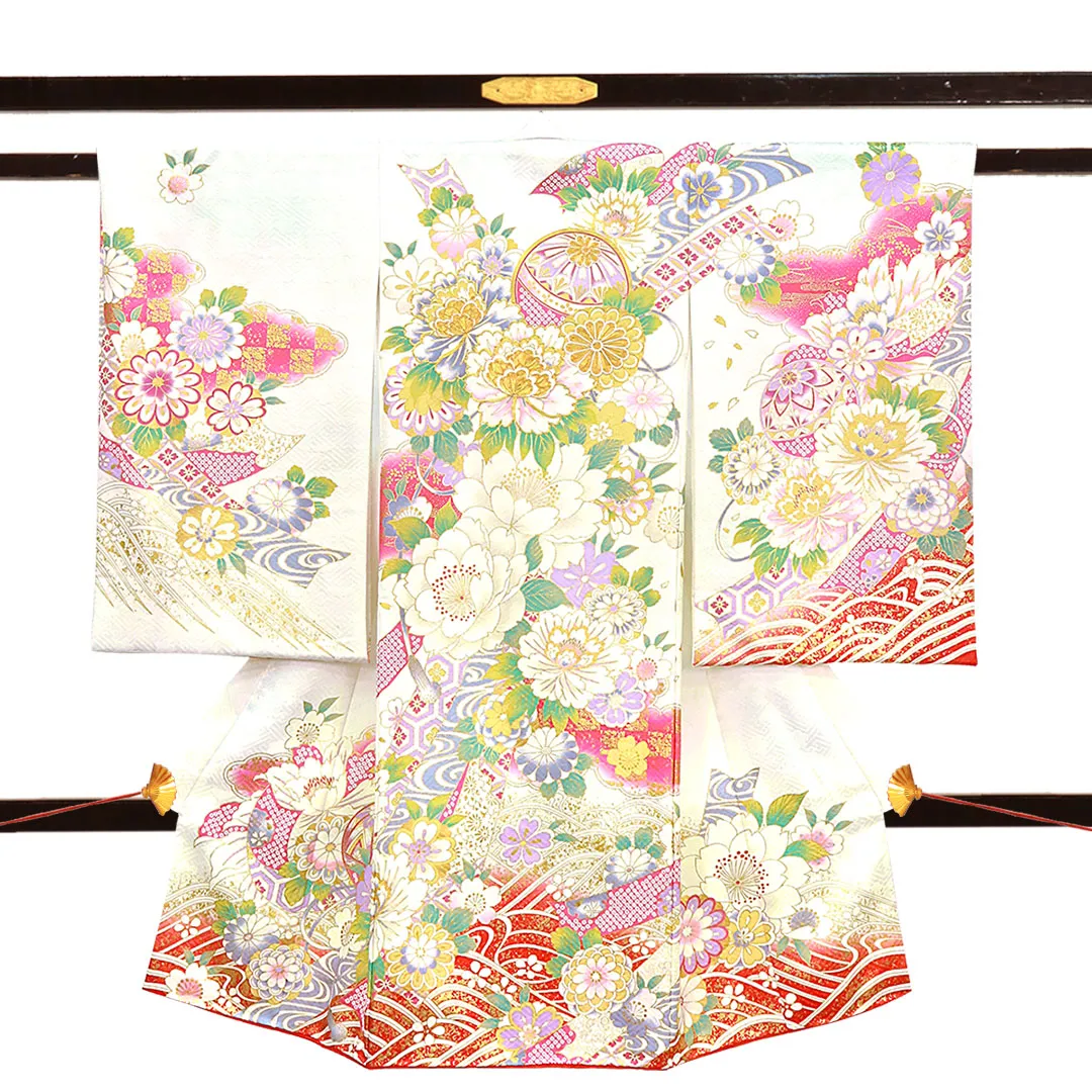 赤と白地に鞠と牡丹、金の刺繍尽くしの祝い着（産着）／女児