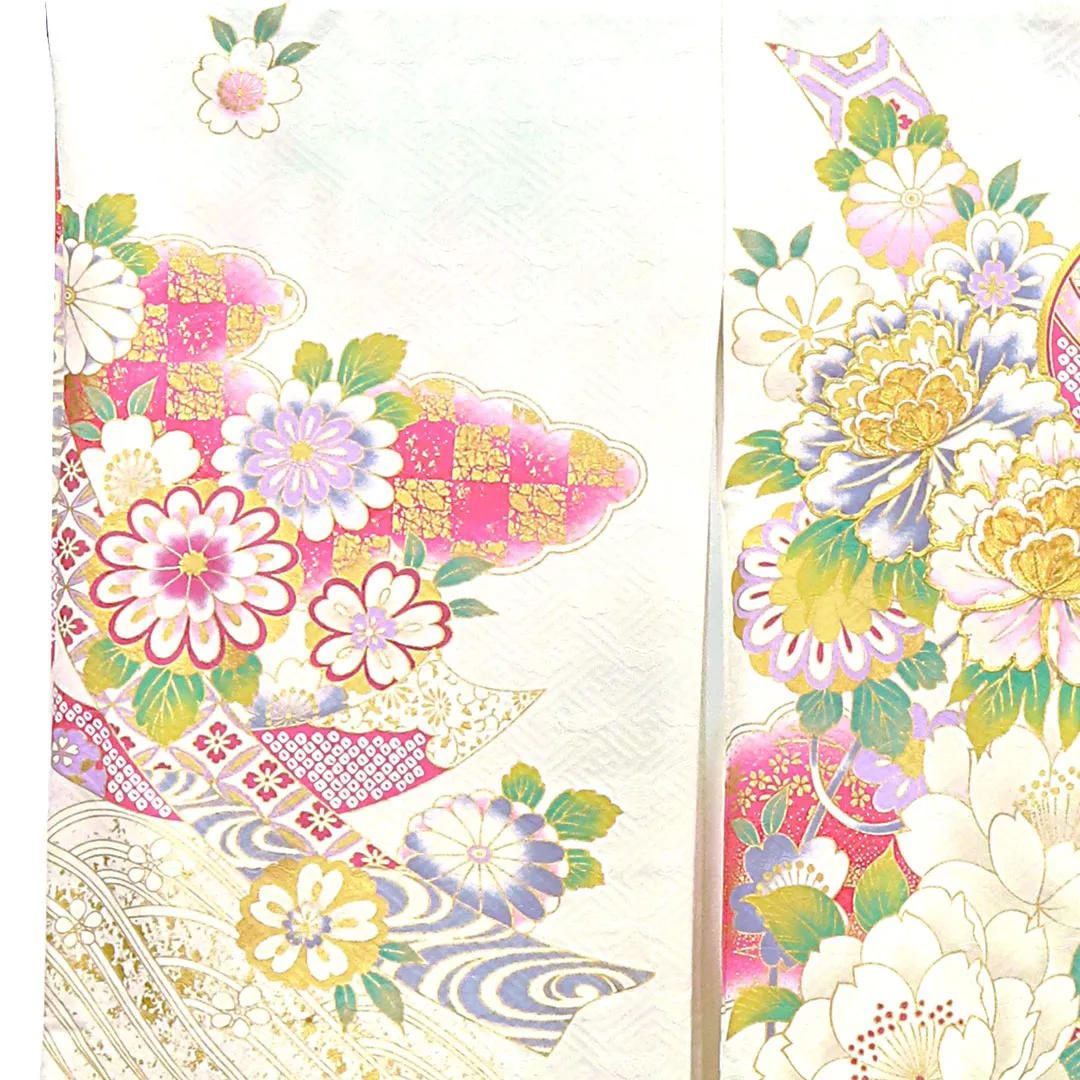 赤と白地に鞠と牡丹、金の刺繍尽くしの祝い着（産着）／女児 左袖