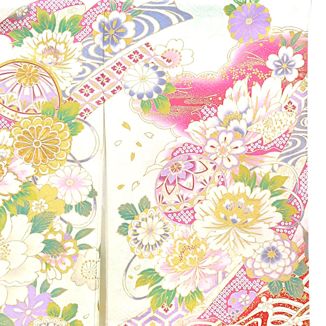 赤と白地に鞠と牡丹、金の刺繍尽くしの祝い着（産着）／女児 右袖