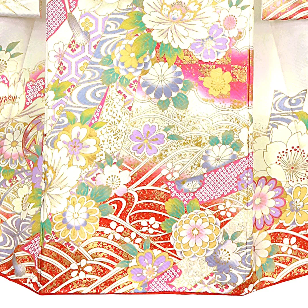 赤と白地に鞠と牡丹、金の刺繍尽くしの祝い着（産着）／女児 裾模様・中央