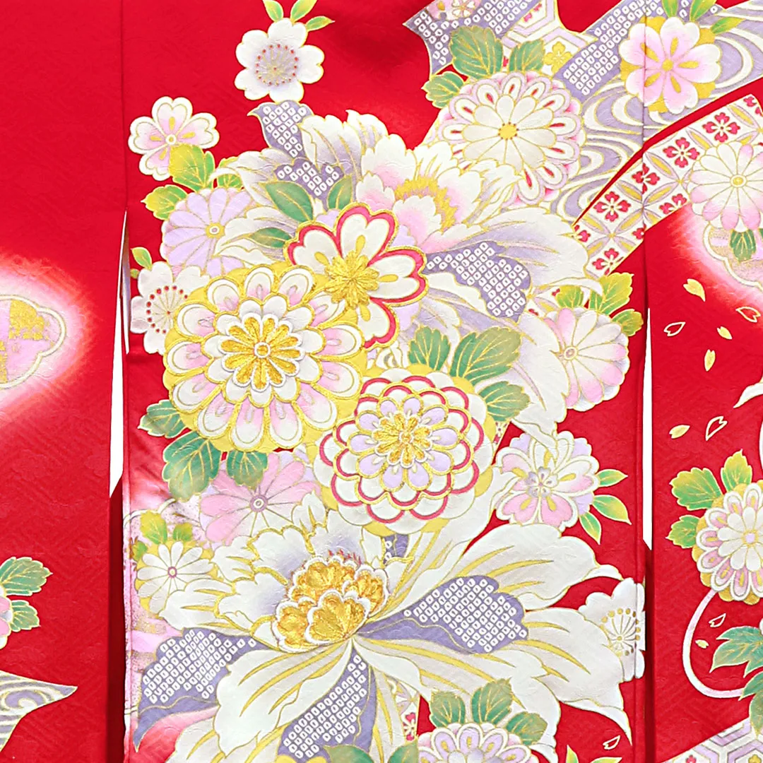 お宮参り産着レンタル／赤地に菊と大輪の牡丹、金の刺繍尽くしの祝い着