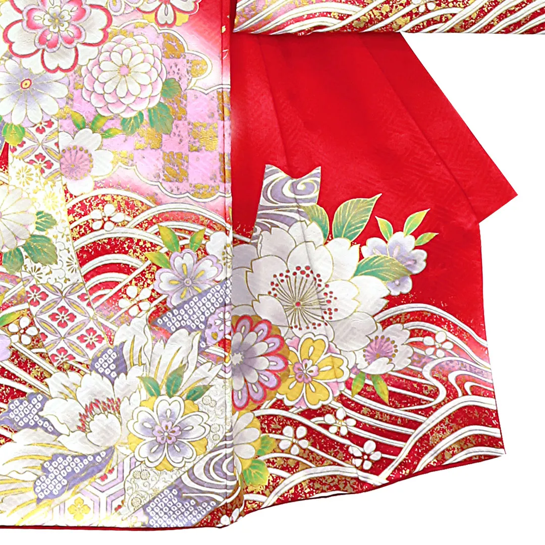 赤地に菊と大輪の牡丹、金の刺繍尽くしの祝い着（産着）／女児 裾模様・右