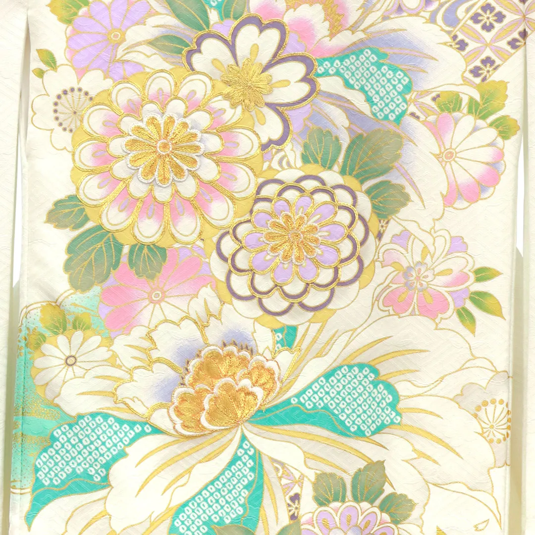 白と水色地に菊と大輪の牡丹、金の刺繍尽くしの祝い着（産着）／女児 背守り・アップ