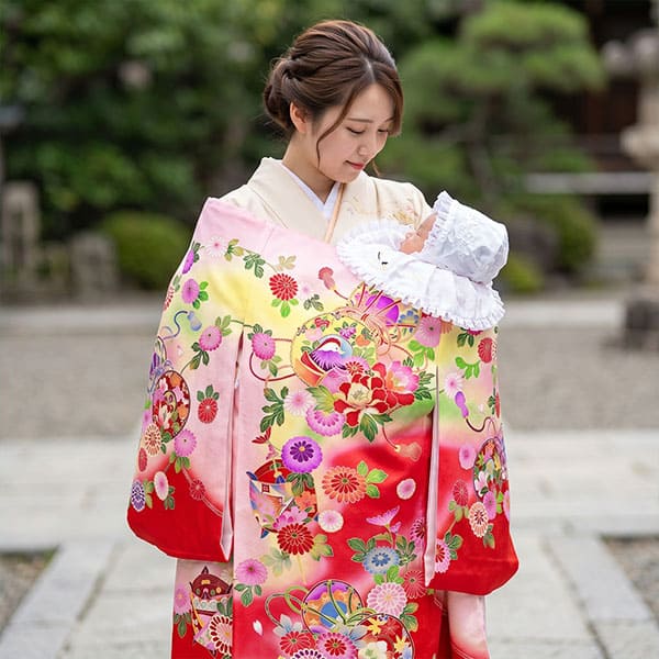 お宮参り産着／ピンク地に花鼓と糸巻、菊の祝い着／女児