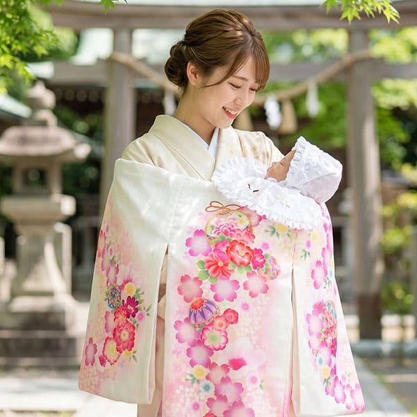白地に鈴と百花の祝い着（産着）／女児（ポリエステル）