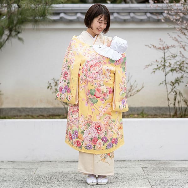 お宮参り産着／《華徒然》黄色地に扇と花尽くしの祝い着／女児（ポリエステル）