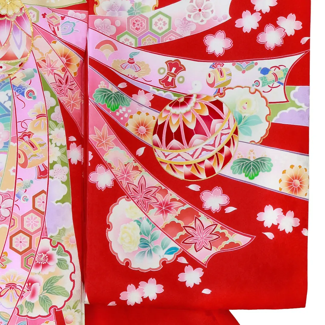 お宮参り産着／赤地に束ね熨斗、鞠と雪輪の祝い着／女児／右袖詳細
